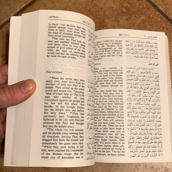 New International Bible translated into Arabic, Half Arabic/Half English - Picture 8 of 10